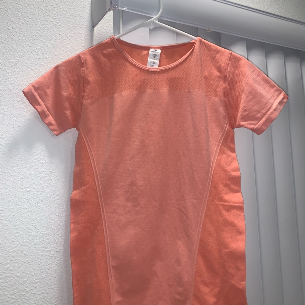Small Fabletics Feather Tech Short-Sleeve Top